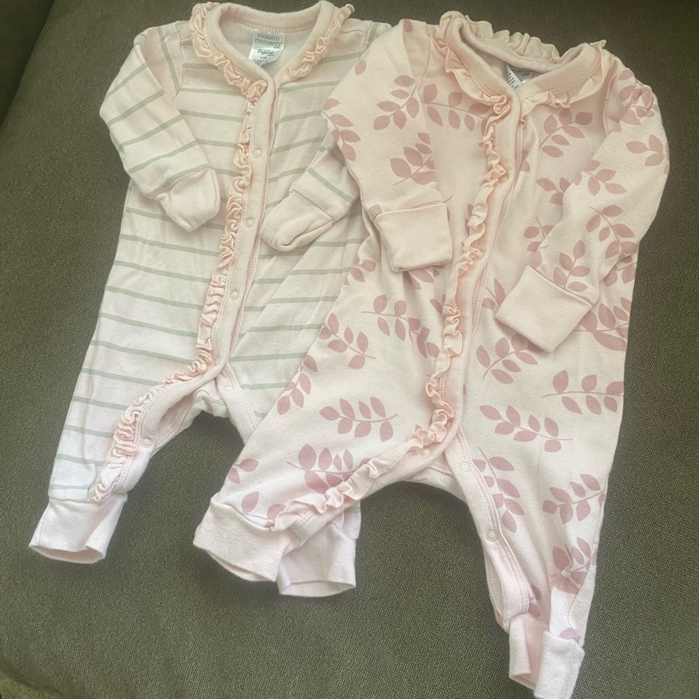 ❌❌SOLD❌❌Baby girl body suits